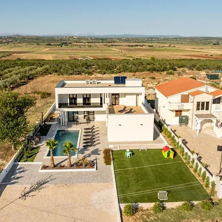 Vedran Villa *